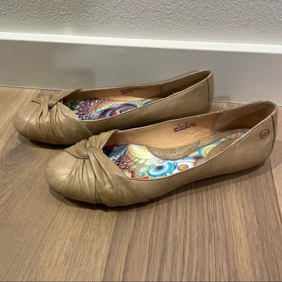 Round Close Toed Tan Flats - Picture 5 of 6